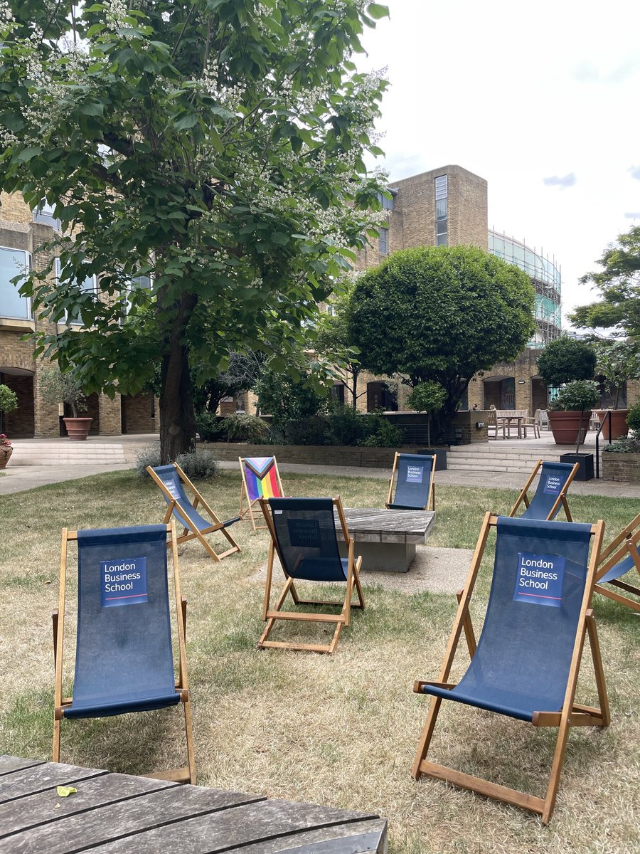 A great case teaching workshop <a href="/LondonBSchool/">LondonBusinessSchool</a> with Angela Lee these past 2 days. Great to be back in person all sharing their experiences and learning from each other. Next up Case Writing with @martinkupp! #caseworkshops