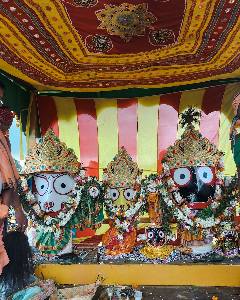 BEINGPRITAM07's tweet photo. ଆପଣଙ୍କୁ ବହୁତ୍ ବହୁତ୍ ଧନ୍ୟବାଦ୍ sir &amp; mam , ଏଇ ବର୍ଷା ରେ ଆପଣ କଷ୍ଟ କରି ଆମ ବ୍ୟାସନଗର ର ବାହୁଡା଼ ଯାତ୍ରା ଶୃଙ୍ଖଳାର ସହିତ ସମ୍ପୂର୍ଣ୍ଣ କରିବା ପାଇଁ 🙏🏻ଜୟ ଜଗନ୍ନାଥ 🙏🏻
@spjajpur @dm_jajpur @vyasanagarmun @Myvyasanagar https://t.co/aYRARoUYcI