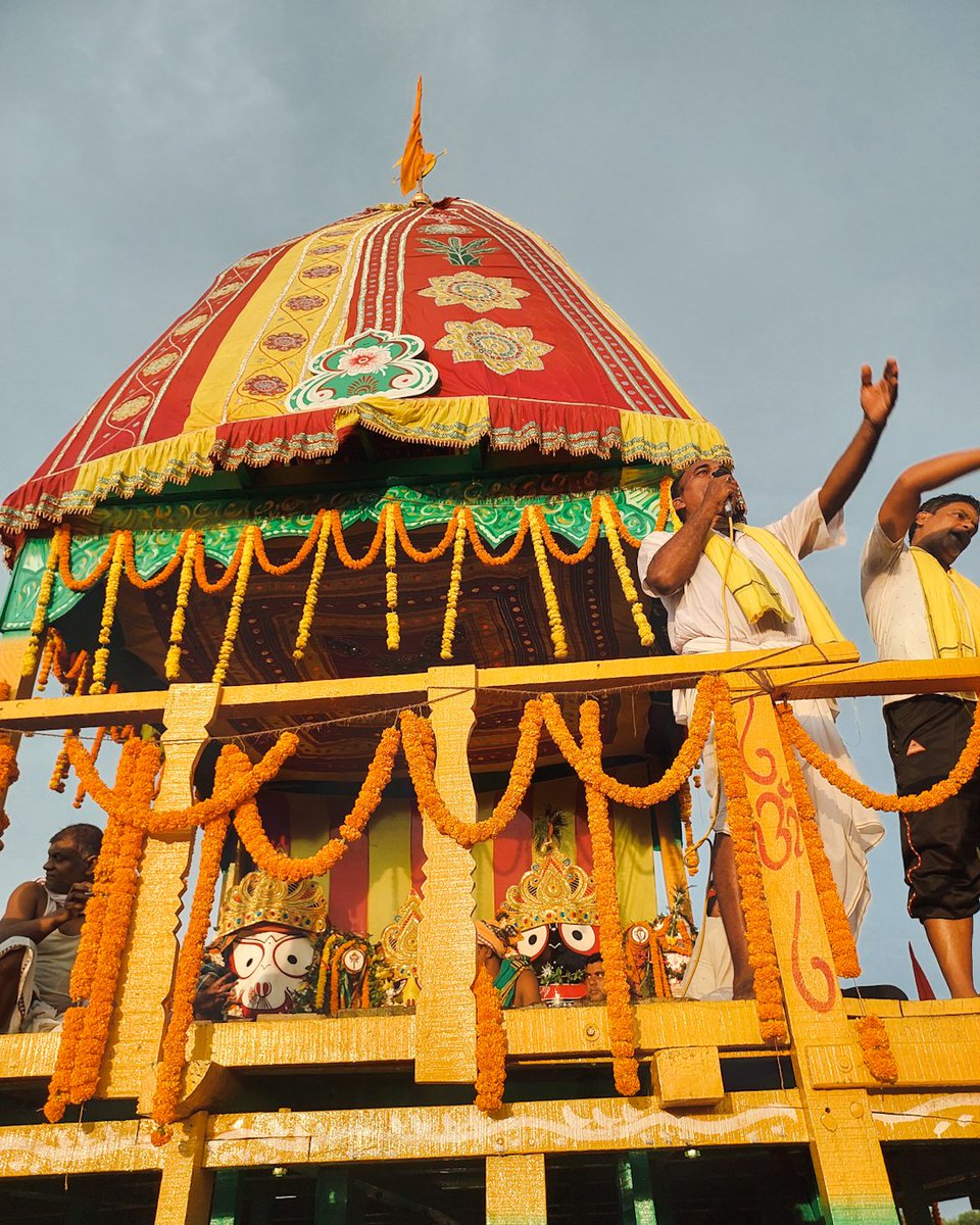 BEINGPRITAM07's tweet photo. ଆପଣଙ୍କୁ ବହୁତ୍ ବହୁତ୍ ଧନ୍ୟବାଦ୍ sir &amp; mam , ଏଇ ବର୍ଷା ରେ ଆପଣ କଷ୍ଟ କରି ଆମ ବ୍ୟାସନଗର ର ବାହୁଡା଼ ଯାତ୍ରା ଶୃଙ୍ଖଳାର ସହିତ ସମ୍ପୂର୍ଣ୍ଣ କରିବା ପାଇଁ 🙏🏻ଜୟ ଜଗନ୍ନାଥ 🙏🏻
@spjajpur @dm_jajpur @vyasanagarmun @Myvyasanagar https://t.co/aYRARoUYcI