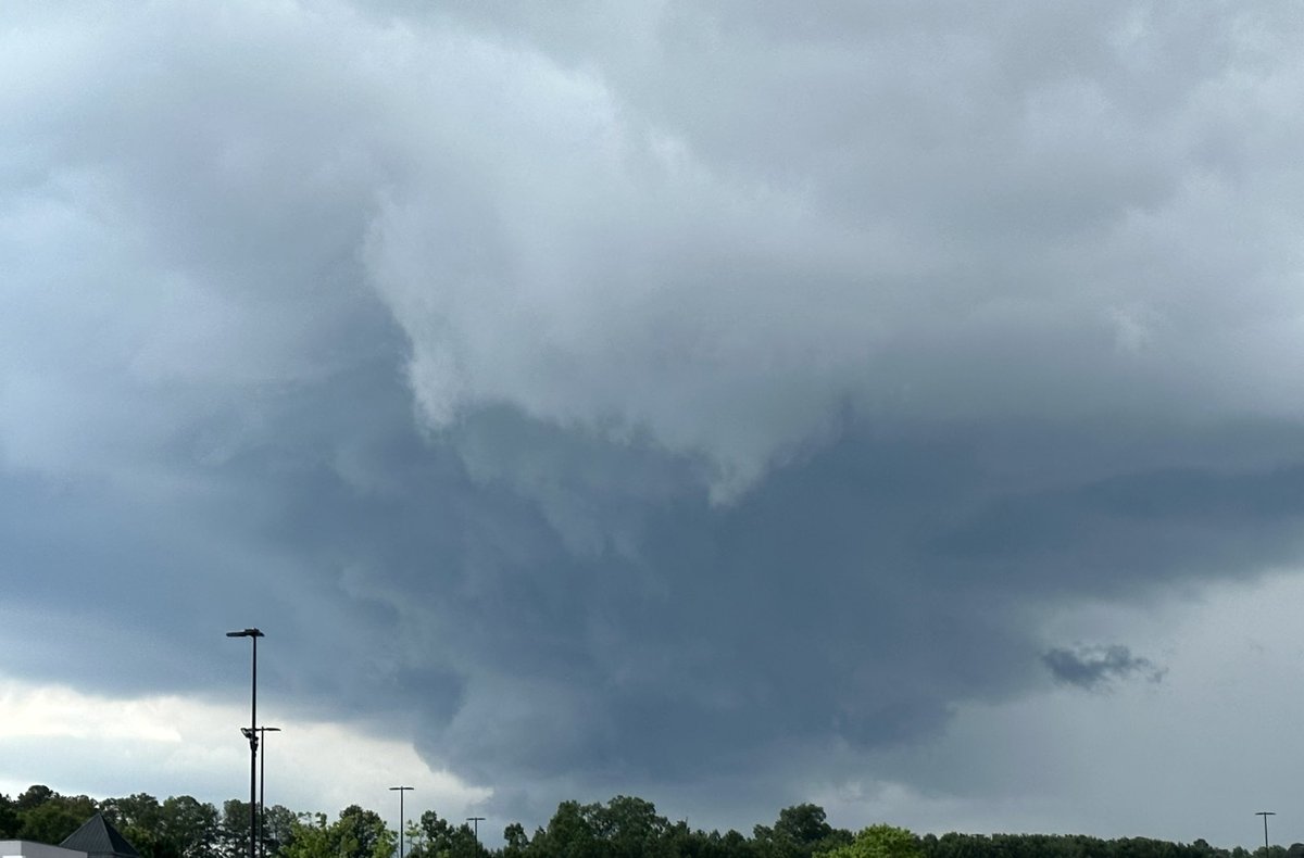 A_Laughinghouse's tweet photo. #Travel photo of the day: I’m on a weather roll. Mordor meets suburbia.

#weather #cloud #clouds #mordor #lotr #lordoftherings #funnelcloud #funnelclouds https://t.co/OFKv465MDj