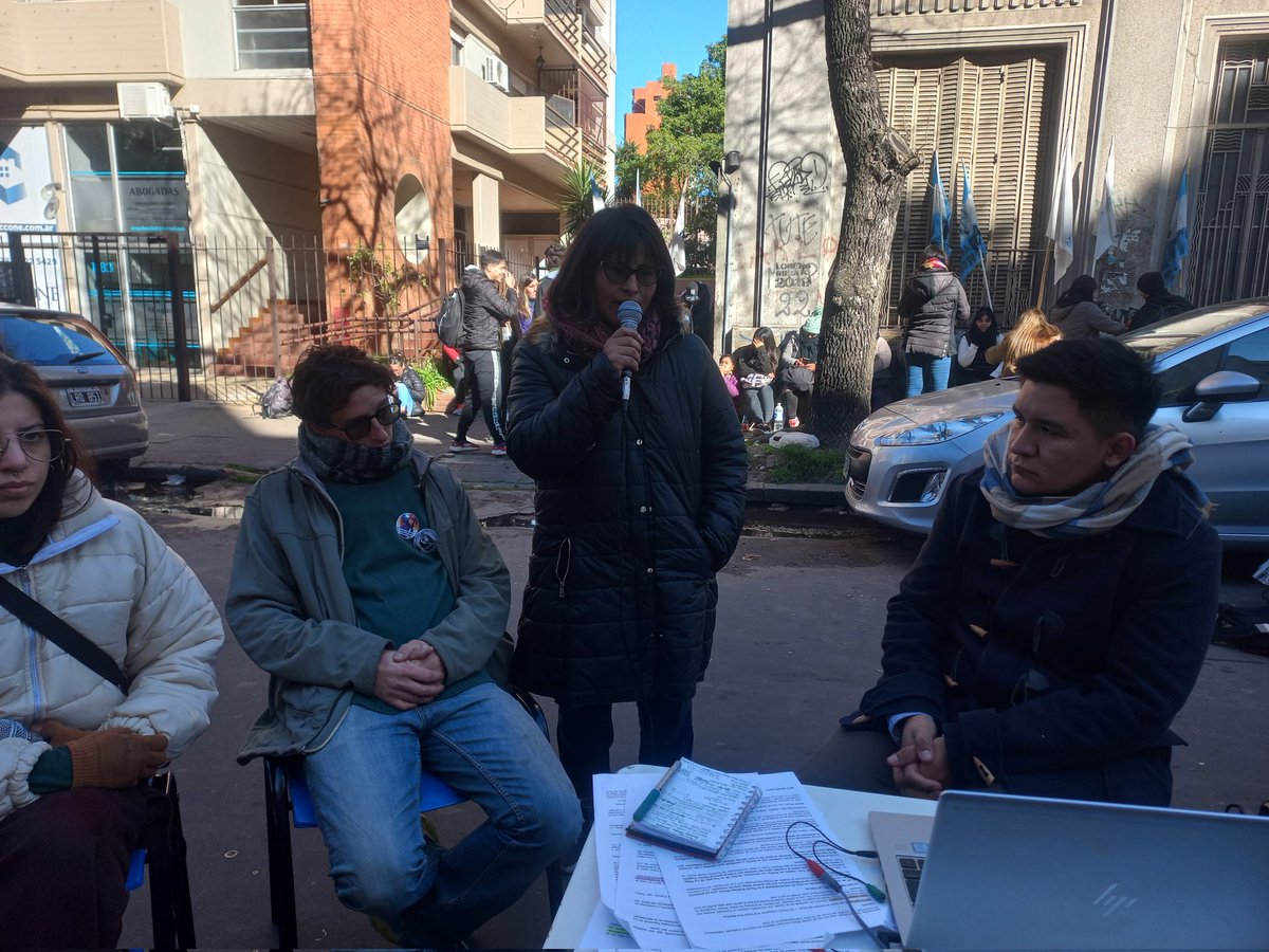 NuestrapatriaLP's tweet photo. ¡JUSTICIA POR EMILIA USCAMAYTA CURI!

Arrancó el juicio que tiene como imputados a los cuatro empresarios de la noche que organizaron la fiesta ilegal en la que perdió la vida Emilia.
"Peque" García, Piedrabuena, Haramboure y Bellone ¡son responsables!
¡Hasta que sea justicia! https://t.co/twjTzc99Jz