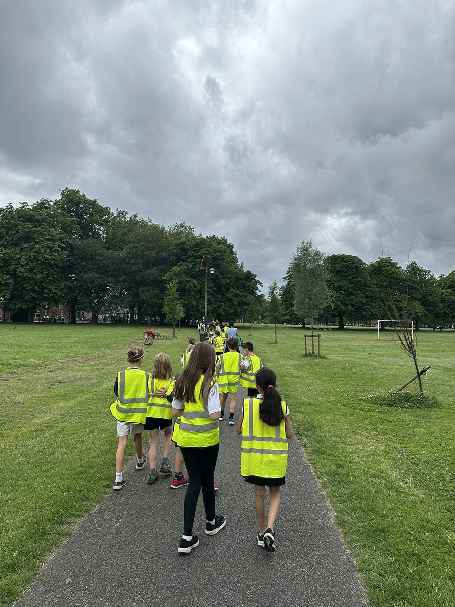 Year 3 enjoyed their fieldwork today, looking to see what materials were used in the park. @The_GA #nationalfieldworkfortnight #fieldwork #article12 #article17 #article28 #globalgoal11 #sustainablecommunities