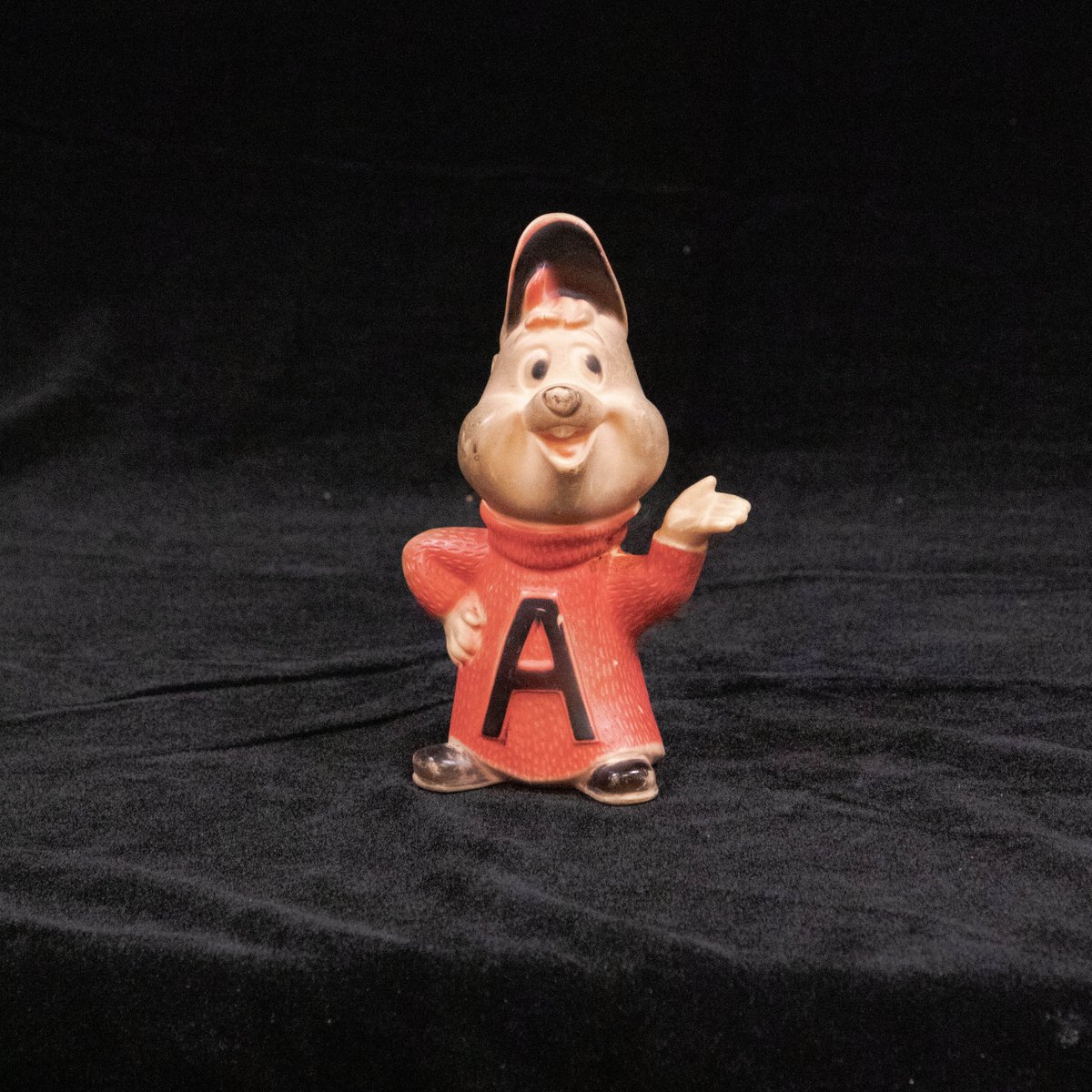 A statuette of Alvin (from Alvin and the Chipmunks) was one of many bugs, or listening devices the #FBI used to infiltrate mobsters’ spaces in order to listen to their conversations. Read more information about the organized crime case tactic at: ow.ly/Okk450OYjEM
