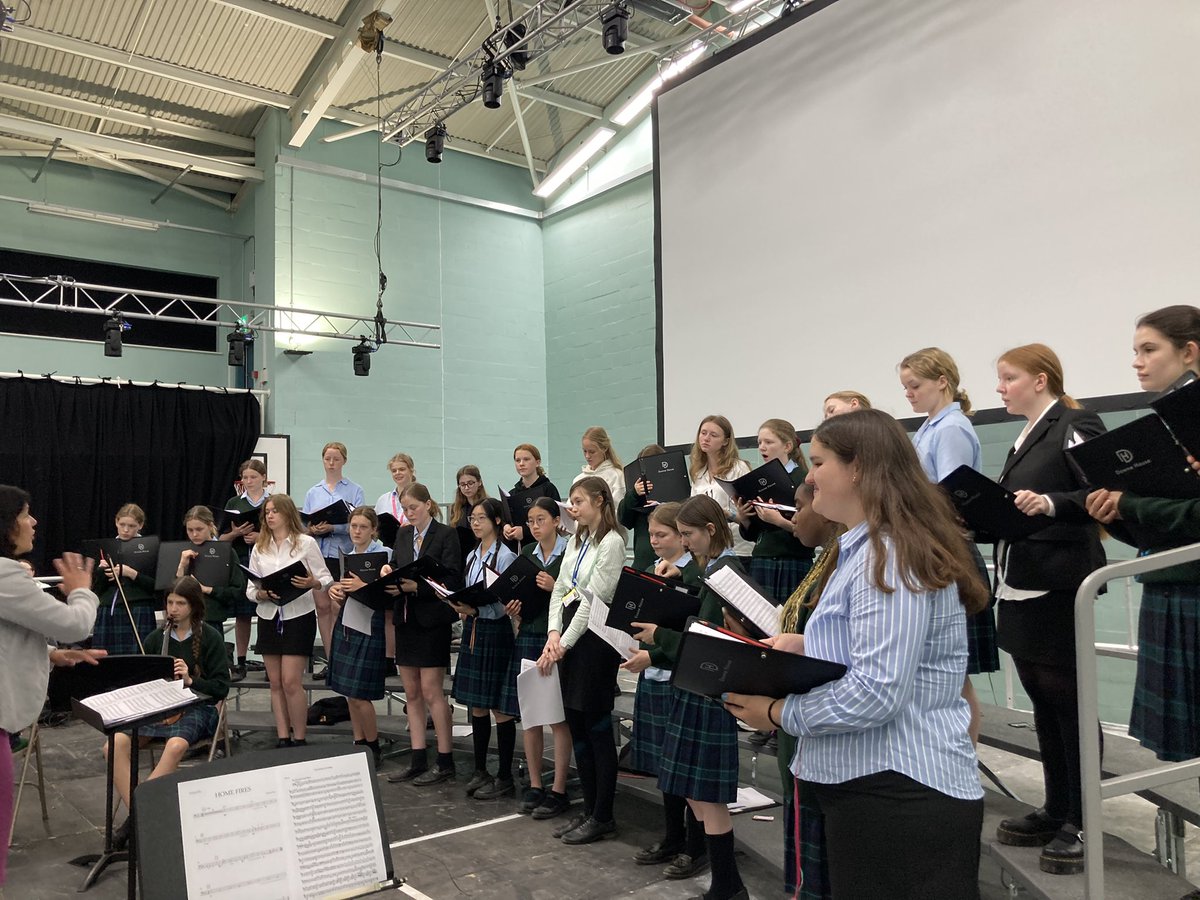 DowneHouseMusic's tweet photo. Day 2 of Magic Week and Prima Voce are in the Farr Centre!
@DowneHouse #magicweek #founders23 #rehearsals https://t.co/NGyt5FIcOE