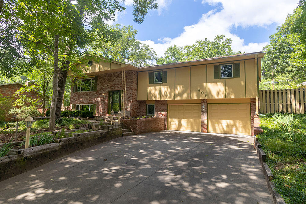 boonerealty's tweet photo. This 4 BED home won't last long! Ping me for details or a showing. #realestate  https://t.co/zByVpUckgc https://t.co/GqJx2wR2cs
