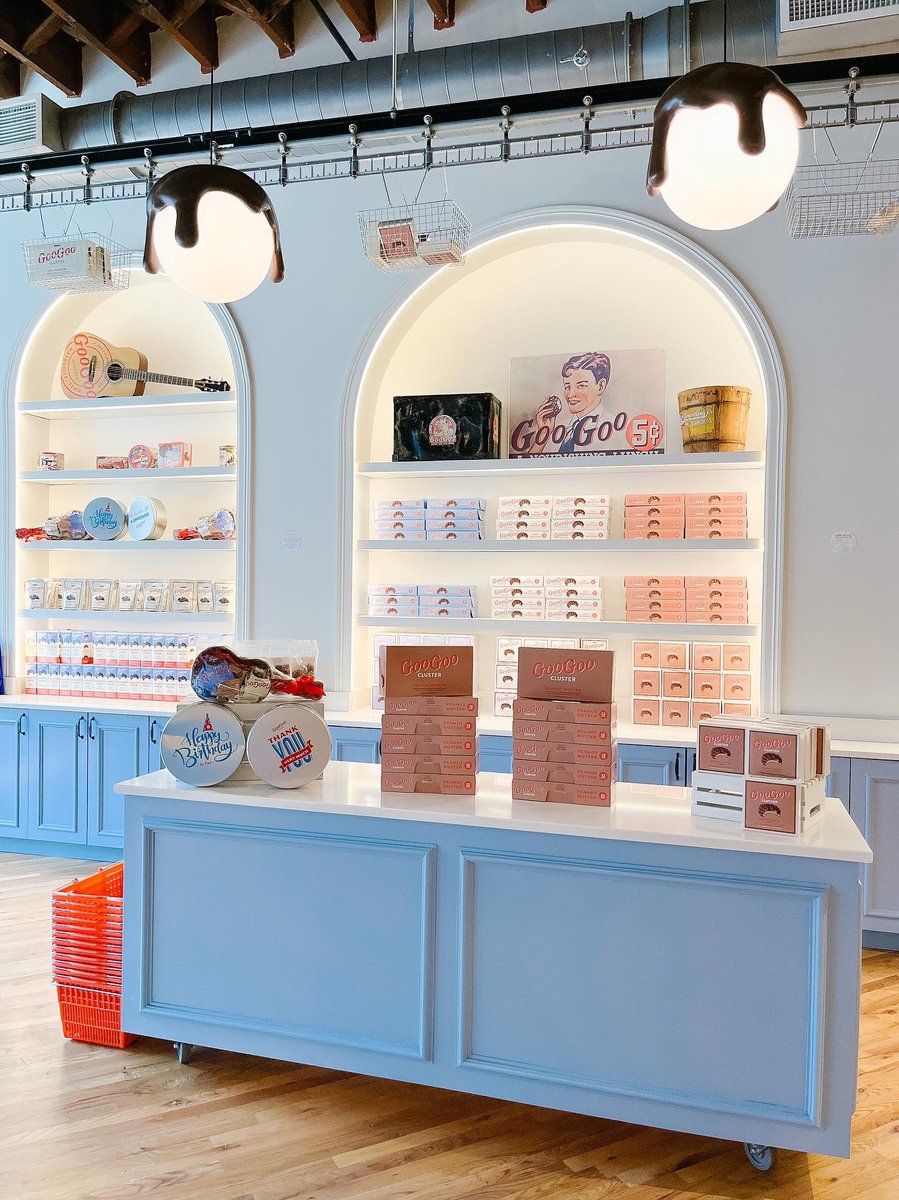 📍 Goo Goo Chocolate Co. The perfect place to satisfy your sweet tooth… and indulge in some retail therapy #downtownnashville #googoocluster #wheretogonash #googoochocolateco