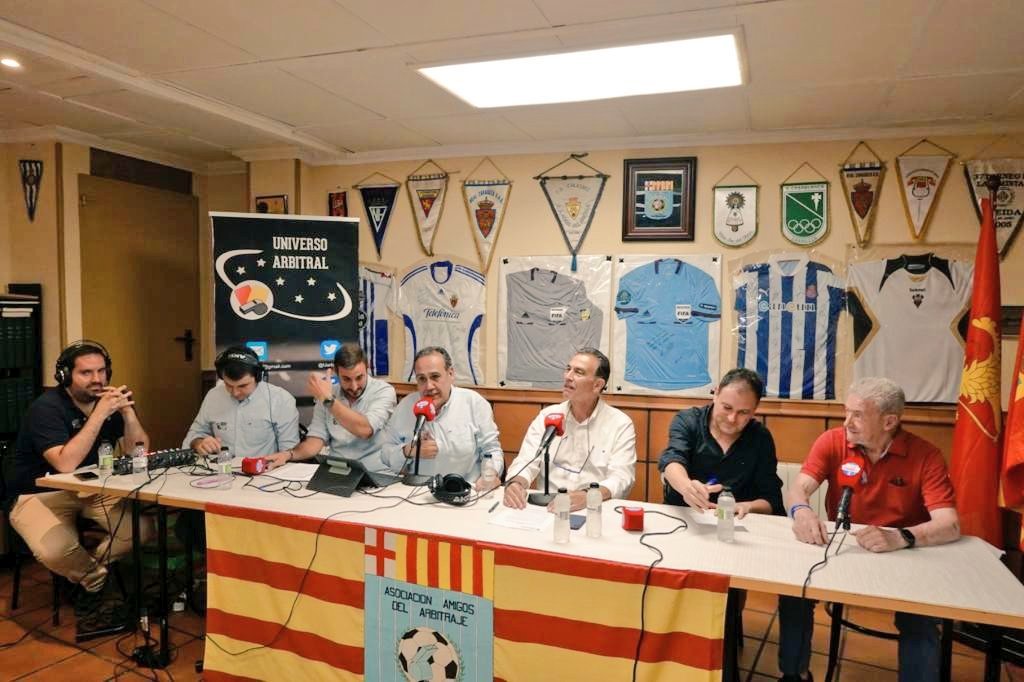 👨‍⚖ Está sonando el ÚLTIMO <a href="/UArbitral/">UNIVERSO ARBITRAL</a> de la temporada, el espacio del arbitraje con @jcalonsosanz

🟡🔴 Programa especial desde la Asociación AMIGOS DEL ARBITRAJE, en Zaragoza

📻 101.5 FM 
📱 APP para iOS y Android
💻 radiomarcavalladolid.com