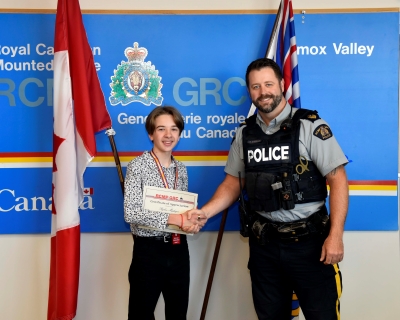 #ComoxValley -  Child honoured by the Comox Valley RCMP for safe return of wallet bit.ly/3pkyYcz
