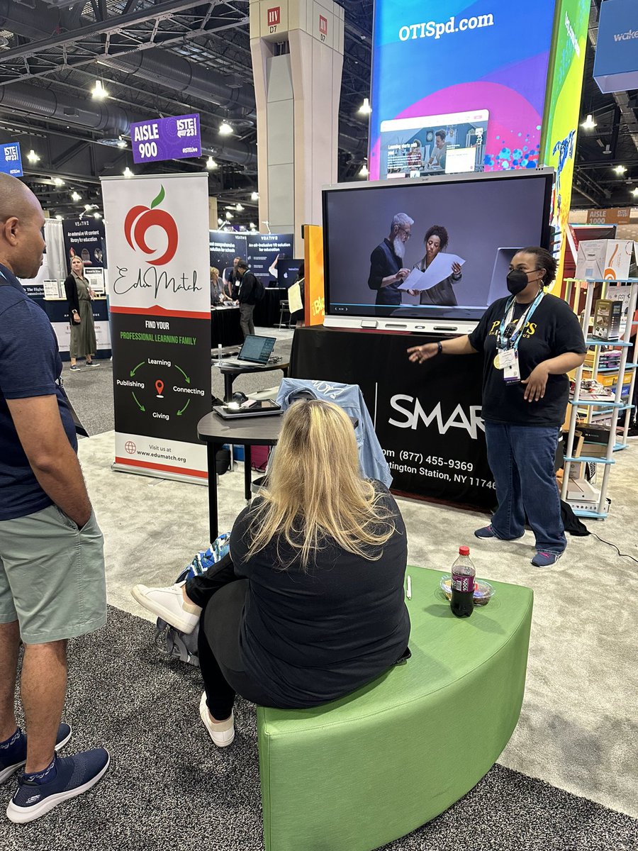 Dr. Sarah sharing out her incredible knowledge and wisdom to help others self publish. Powerful!! She continues to empower others with all that she does! <a href="/sarahdateechur/">Sarah Thomas, PhD</a> <a href="/edu_match/">EduMatch®</a> #RockStar #PLF #ISTELive23