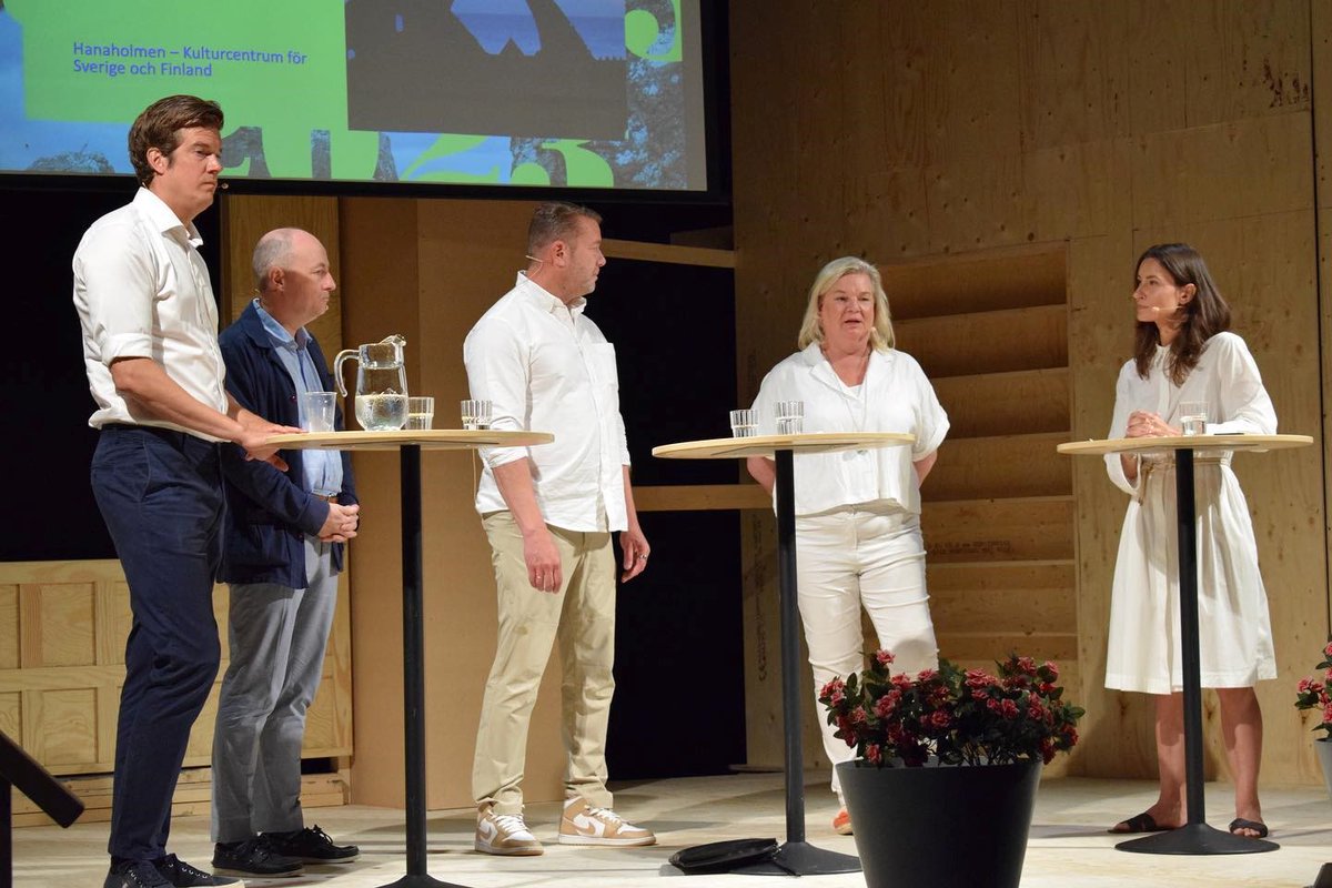 Fondens styrelsemedlem, fd kultur- och försvarsministern  Stefan Wallin och fondens finska direktör <a href="/GunvorKronman/">Gunvor Kronman</a> debatterade kulturen som ryggraden i ett lands försvar <a href="/Almedalsvecka/">Almedalsveckan</a> <a href="/KiAlmedalen/">Kultur i Almedalen</a> idag. #hanaholmen