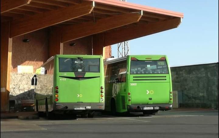AricoCoalicion's tweet photo. 🚍 Recuperamos horarios de transporte para El Río 

Después de muchas reuniones, propuestas y esfuerzo desde el área de Transporte y Movilidad del Ayuntamiento de #Arico y de nuestra concejala Davinia García durante la pasada legislatura. https://t.co/MciV31myJV
