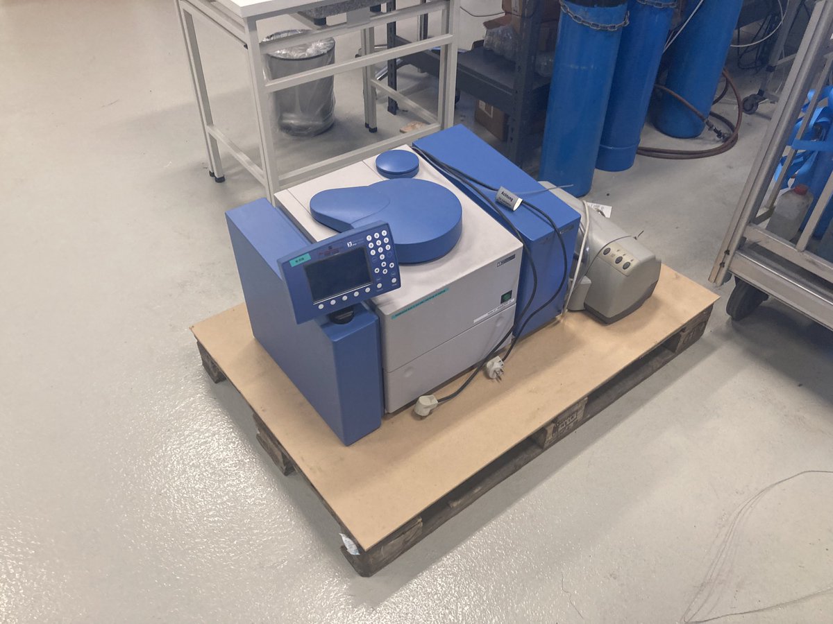 Today was a good day! 

Back in the lab for limited "fun-runs" AND almost sourced a second hand bomb calorimeter from DBI's testing department 😛. Fingers crossed that both things will succeed on the long run 🤓.