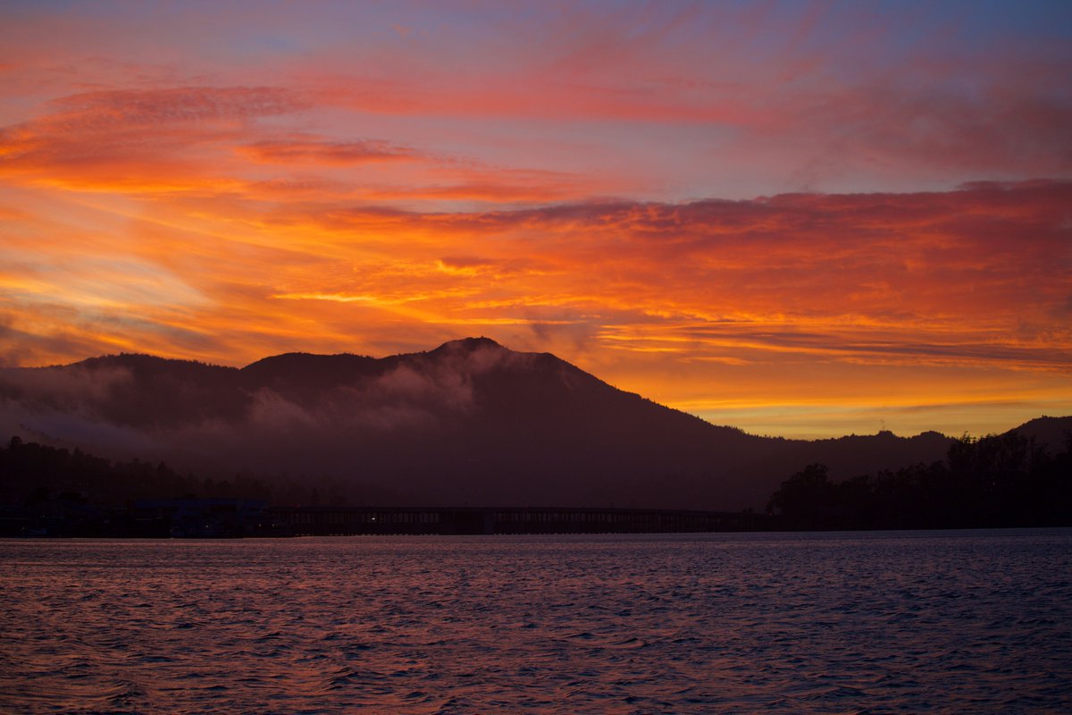 melrovens's tweet photo. #sunset #Sausalito #houseboat #Marin https://t.co/TVk3Rg5Brh