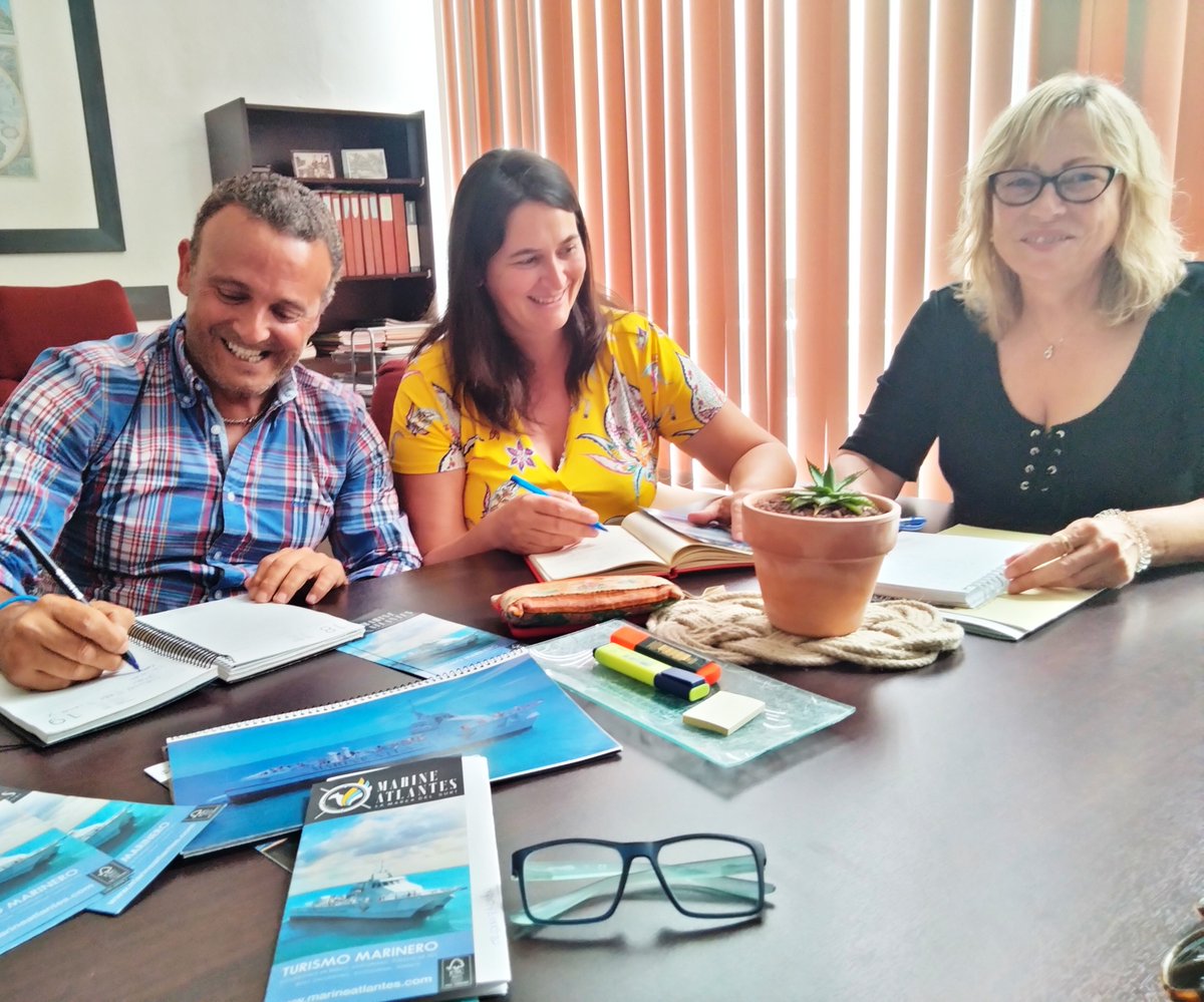 CPIFP Marítimo Zaporito (@czaporito) on Twitter photo La directora y vicedirectora acuerdan proyectos de colaboración con Marine Atlantes para reforzar #FPdual de los futuros patrones y mecánicos del #CPIFPMarítimoZaporito y contribuir al relevo generacional en la #pesca
<a href="/fp_empresa/">FPEmpresa</a>
<a href="/FPAndaluza/">Formación Profesional Andaluza</a>
<a href="/andmupes/">Andmupes</a>
<a href="/AgriculturAnd/">Consejería AgriPesca</a>
<a href="/fecopesca/">Federación de Cofradías de Pescadores de Cádiz</a> La directora y vicedirectora acuerdan proyectos de colaboración con Marine Atlantes para reforzar #FPdual de los futuros patrones y mecánicos del #CPIFPMarítimoZaporito y contribuir al relevo generacional en la #pesca
<a href="/fp_empresa/">FPEmpresa</a>
<a href="/FPAndaluza/">Formación Profesional Andaluza</a>
<a href="/andmupes/">Andmupes</a>
<a href="/AgriculturAnd/">Consejería AgriPesca</a>
<a href="/fecopesca/">Federación de Cofradías de Pescadores de Cádiz</a>
