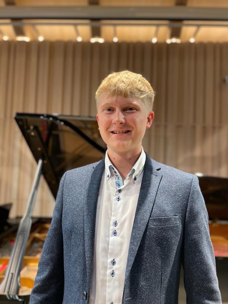 Rhiannon Lewis tweet media