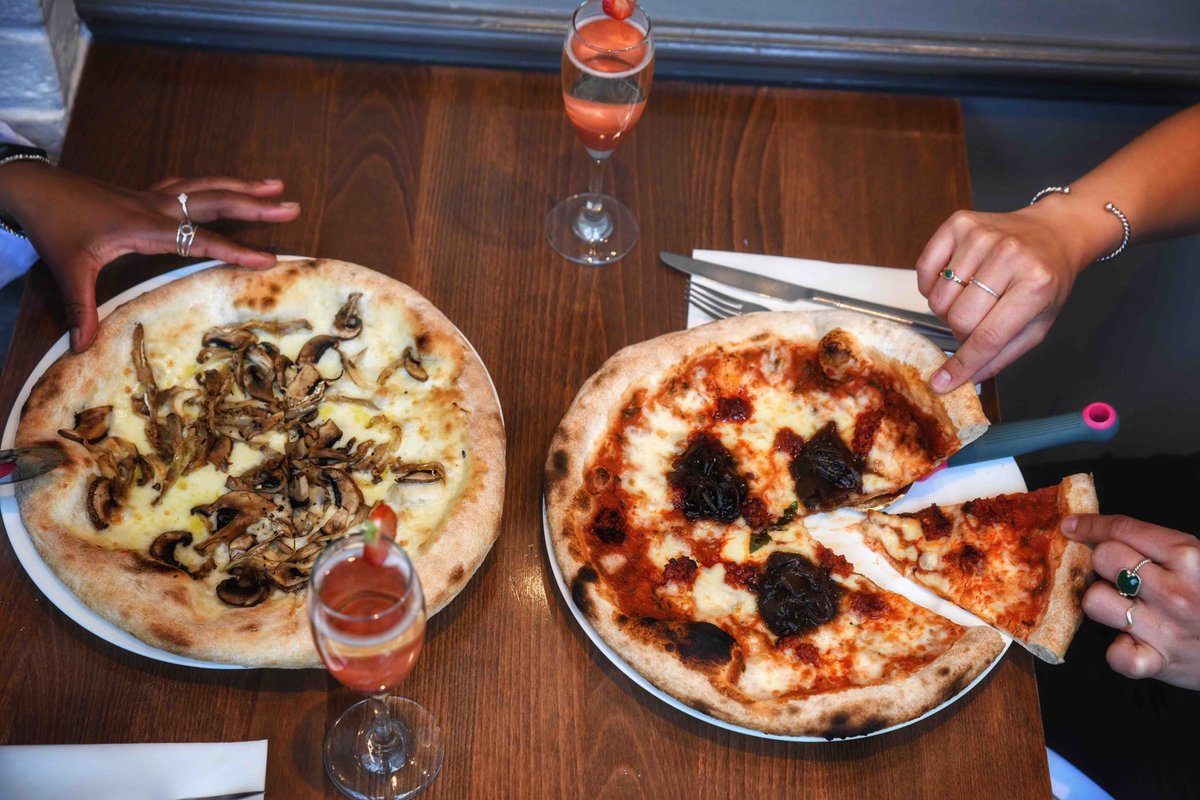 DeLucaCambridge's tweet image. Mid-week #Offers + #Gelato + #RoofTerrace = #Summer Sorted!!

Pasta Weds:
Any #pasta (or #risotto) just £12
+ 2 #cocktails for £12
5-7pm

Pizza Thurs:
Any #pizza just £12
+ 2 cocktails £12

+ new artisan gelato + rooftop terrace! #Cambridge #foodoffer #drinksoffer #midweek