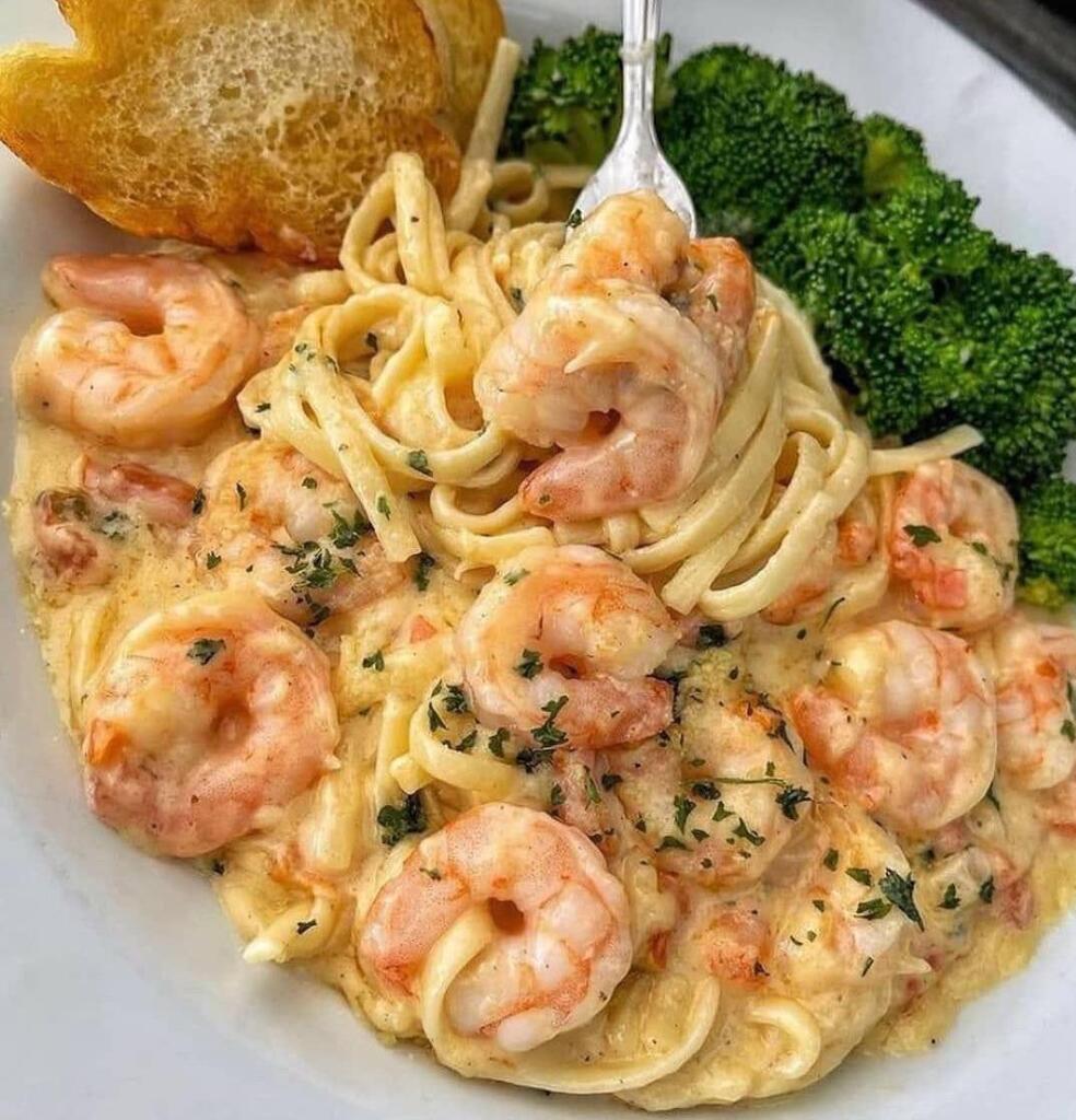 [homemade] Alfredo pasta with shrimp
homecookingvsfastfood.com
#homecooking #food #recipes #foodpic #foodie #foodlover #cooking #homecookingvsfastfood