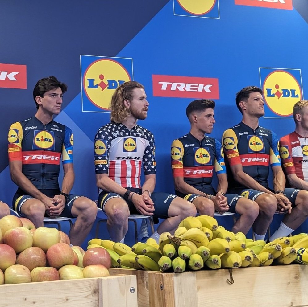 Associé au rayon fruits et légumes du Lidl de Morlaix, j'apporte un sérieux soutien à l'équipe @TrekSegafredo pour le Tour de France 2023.