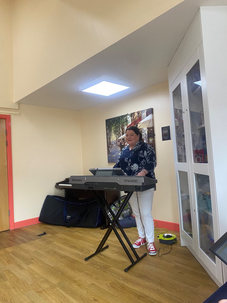 Our patients had a wonderful time dancing and singing with Sally from @lchord supported by our reablement , physio, psychology and nursing team 😊