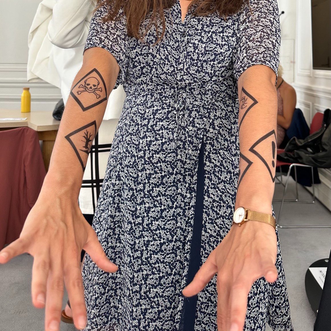 « Les cheveux des députés ont parlé »

Pour alerter sur un scandale sanitaire, <a href="/nthierry/">Nicolas THIERRY</a> a fait analyser les cheveux de 14 députés écologistes.

Résultat : tous sont contaminés par les polluants éternels (#Pfas). Je suis la plus contaminée avec 8
Pfas différents.

Explications ⤵️