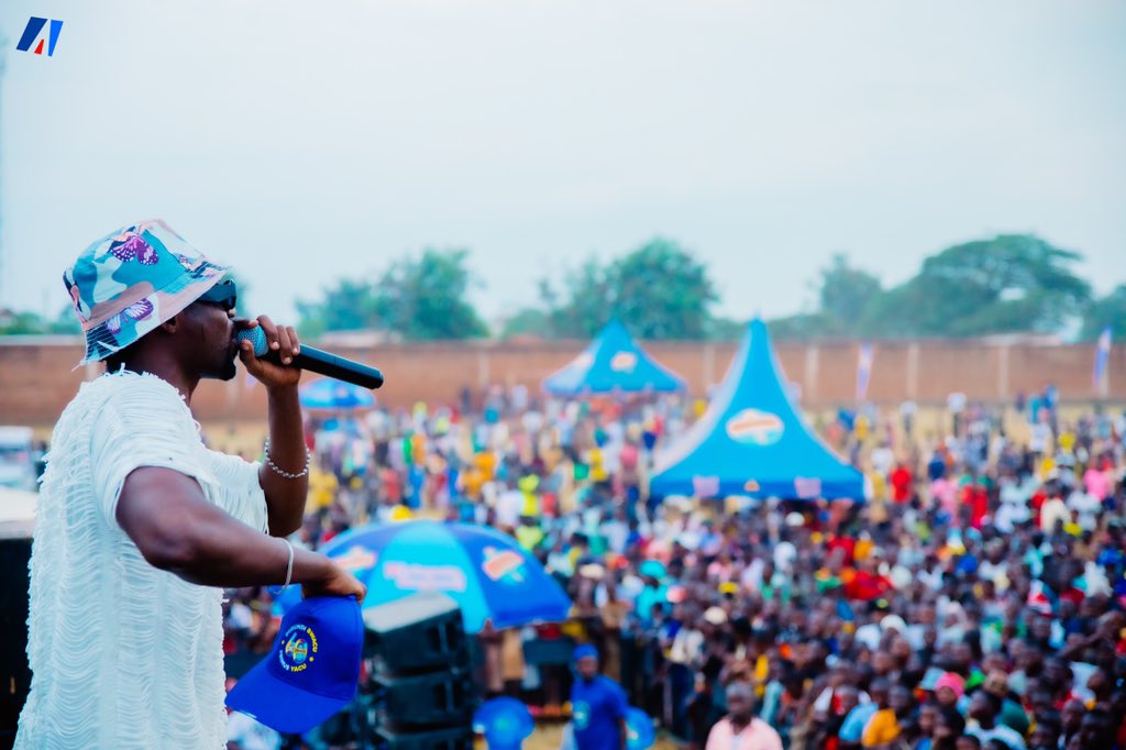 akezanet's tweet photo. 🔴 #PRIMUSIC2023 : Imigani @bface257 akoresha mu ndirimbo ziwe , itumye abanyaRugombo bamusabako yogaruka kuyibacira mu kindi giteramo.
Imigani yo mu ndirimbo #HINDUKIRA , #NYEGERA, #NYARAGASA, #KORA , #AKAKERA, #LaDIFFERENCE n’izindi nyinshi niyo yatwengeje abari bitavye igiteramo gihejeje kubera kuri Stade Rugombo.
Wewe ni uwuhe mugani wa B-Face wagutwengeje ?
#lesbeautesdecheznous #akezanet #PRIMUSIC2023 #Burundi