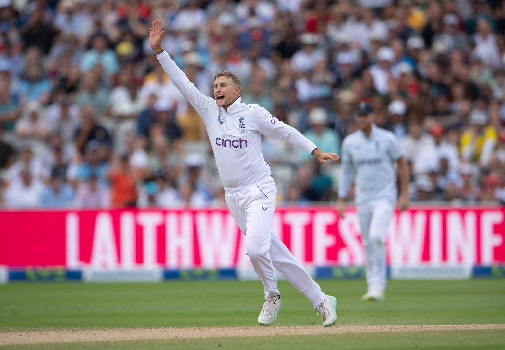 Joe Root the superstar!

Gets Travis Head and Cameron Green in the same over.