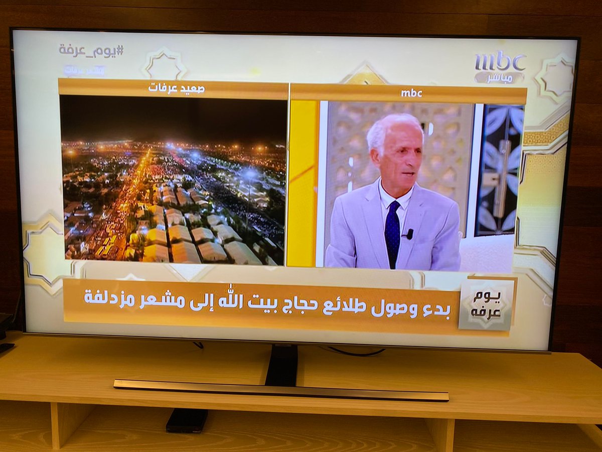 DrSamiAmeri's tweet photo. حكومة السويد وقناة MBC .. وجهان لعملة واحدة ملعونة!

لا أرى أدنى فارق جوهري بين سماح السويد بمعايدة المسلمين اليوم بـ(حرق المصحف، ودوسه بالأقدام، وسب الرسول صلّى الله عليه وسلّم)، ومعايدة قناة MBC المسلمين بـ(استدعاء الكيالي) ليفسر ما في كتاب الله عن الحج، وينفث في وجوهنا كلامًا يصح فيه قول ابن حزم: "وهذه أقوال لو قالها صبيان يسيل مخاطهم ليئس من فلاحهم".. وفي استدعاء هذا الجويهل الذي لا يُحسن القراءة من المصحف عيانًا، فضلًا عن تفسيره ومخالفة أهل التفسير واللغة قاطبة، عدوان على القرآن، وتسفيه لأحكامه وأخباره بأن يجترئ عليها من لا عقل له من أمثاله، فتذهب حرمته. وهذه القناة بذلك تسنّ سنّة تحريف كتاب الله بفجاجة.. فلكل مجرم  على القنوات سلف، هو الكيالي!
لا فارق بين (دوس المصحف بالأرجل)، و(تحريف مُحكمه، واستخراج أحكام منه سخيفة لا صلة للآي بها).. في الأمرين عدوان على كتاب الله..
اللهم عليك بثلاثتهم.. حكومة السويد وMBC والكيالي..