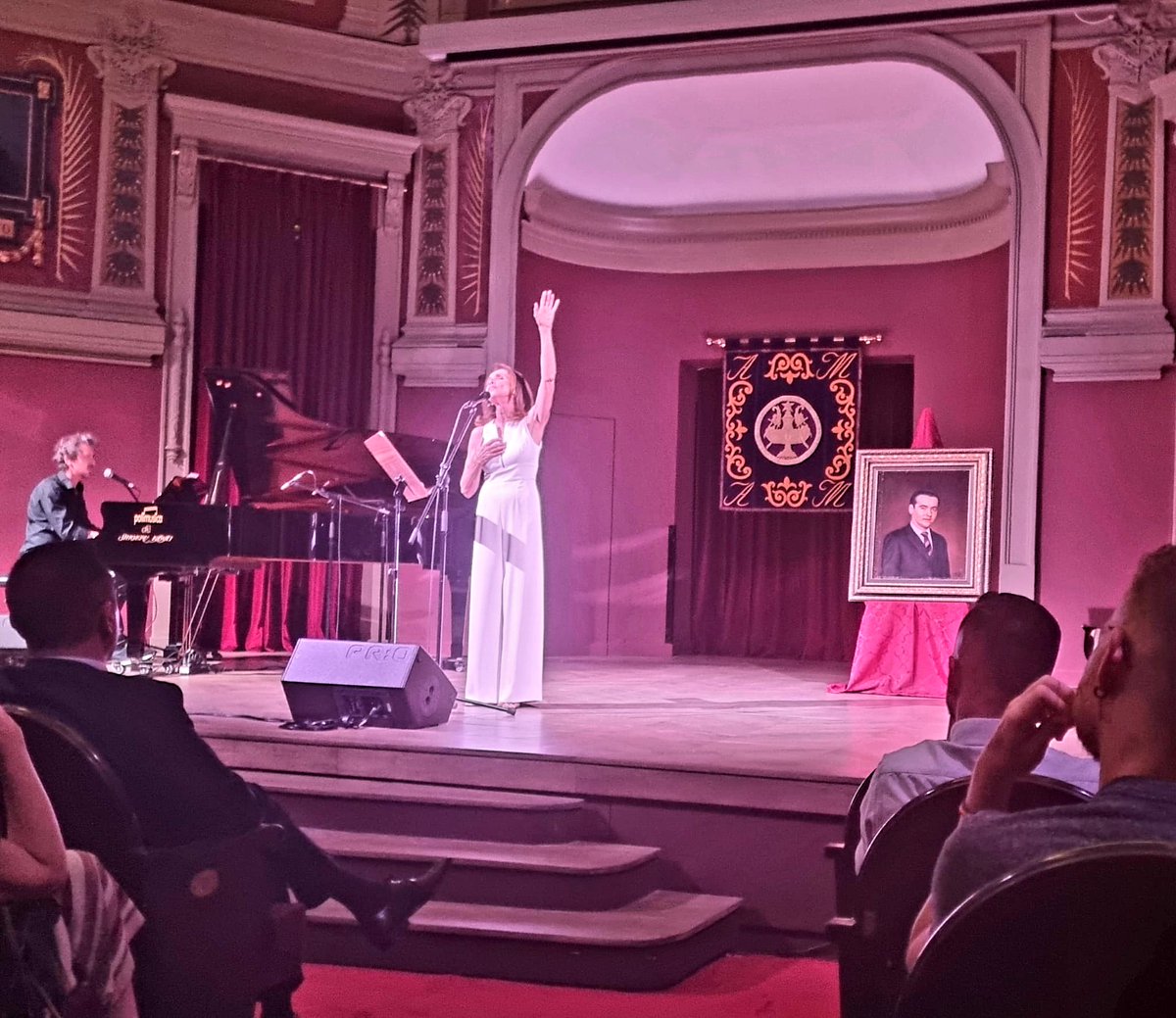 Acto de presentación del retrato de Federico García Lorca, obra de Antonio Montiel.
Se integrará en la galería del Ateneo de Madrid.
Con Ana Belén, Roberto Enríquez y Elvira Sastre, entre otros.