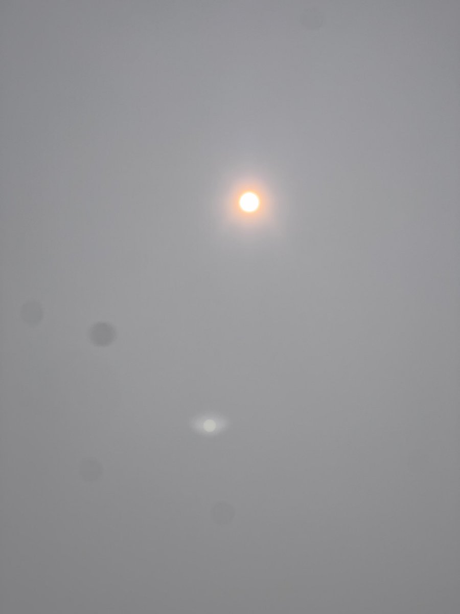 darrylw71's tweet photo. Just a little hazy today #onfires https://t.co/gCJibhFwHj
