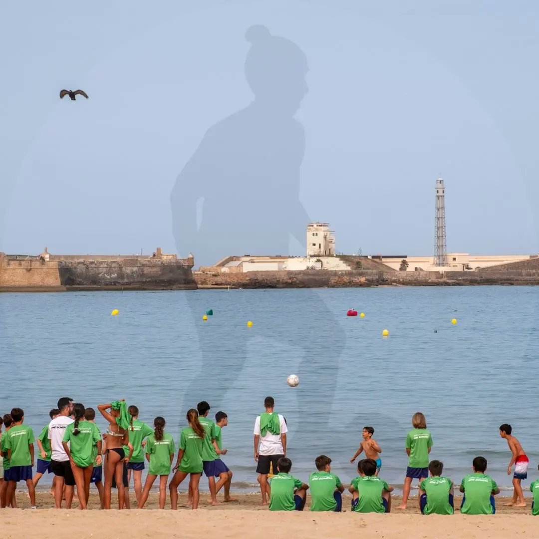 campusameromero's tweet image. 🏖️⚽📸 ¡Este miércoles hemos combinado La Caleta, con una visita por el centro de Cádiz y una sesión de cine! 🎬

💼 #NextLevel360 || #CampusAmeRomero ©️