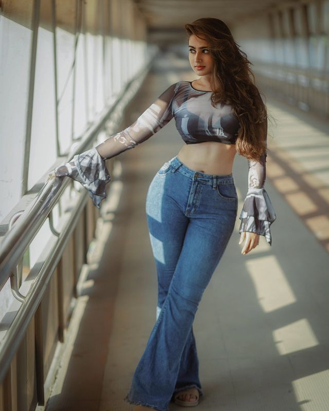 FzufFYyWAAEd6Ex?format=jpg&name=900x900