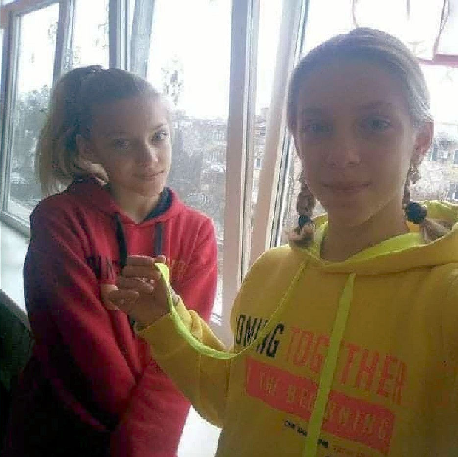 Goodnight #Ukraine. I leave U with 14-year-old twin sisters Yulia & Anna Aksenchenko. Remember when U were 14 - your hopes, dreams & adventures. But Yulia & Anna dreams were cut short yesterday. Cut short by a Russian missile which killed them in #Kramatorsk. R.I.P little sisters