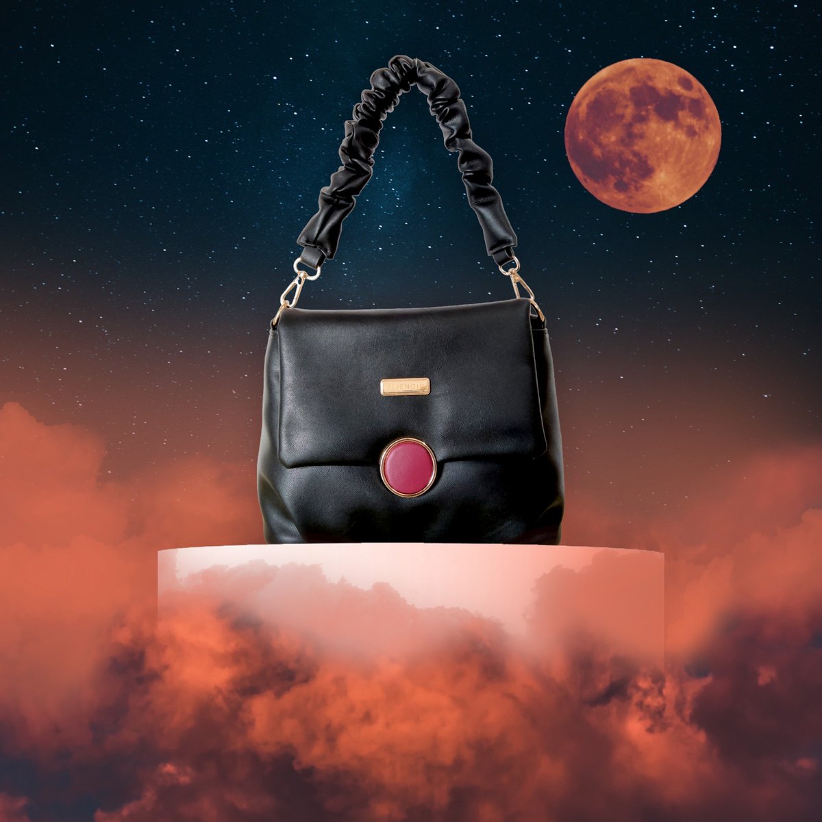 Alienoid_India's tweet photo. #FashionAddict: Calling all fashionistas! Explore Alienoid's lineup of chic and on-trend handbags that will satisfy your craving for the latest in fashion. Get ready to feed your addiction! #Alienoid #FashionAddict #TrendingStyle #MustHaveBags #trendingfashion #luxurylifestyles https://t.co/ZDDkgFHOMp
