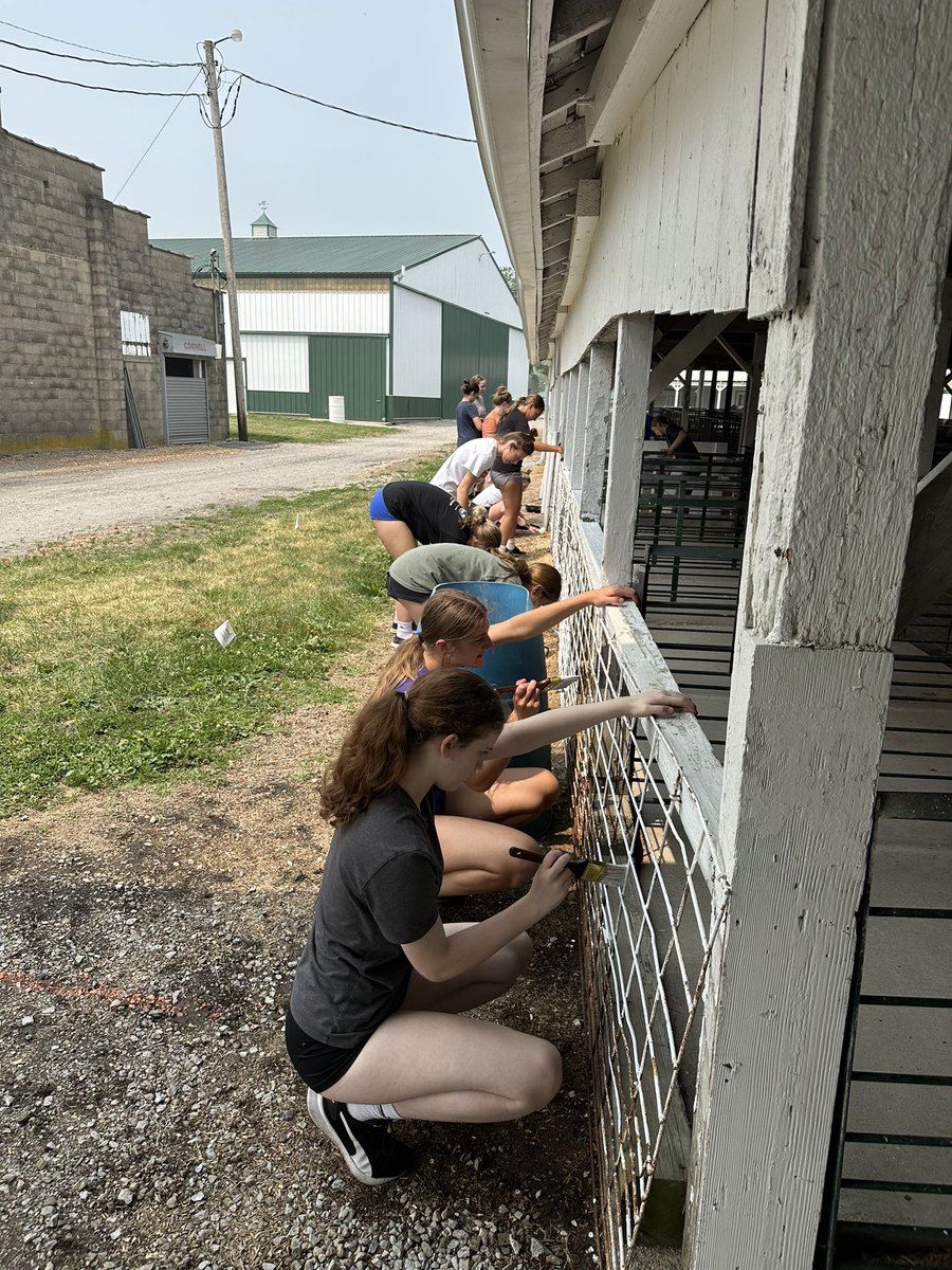 Great day of community service at the fairgrounds with <a href="/PrairieGBB/">Lady Gophers Basketball</a> and <a href="/CPGopherVball/">Clinton Prairie Volleyball</a>!  And a huge thanks to <a href="/HCCCC2014/">Healthy Communities</a> for lunch!  <a href="/CPXC_Gophers/">GOPHER XC</a> <a href="/GopherAD/">Prairie Athletics</a>