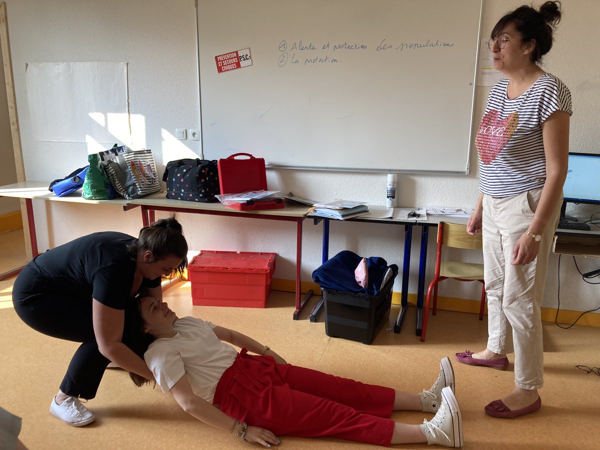 CLG_Nigremont's tweet image. Journée formation  adultes PSC1 @CLG_Nigremont #prévenir #CESCE Personnel direction, professeurs, gestionnaire et Aed 100%de réussite !!!! Bravo à tous !🧑‍🎓et merci à notre infirmière!!!@Dsden23 @aclimoges @CDrucker_Godard @domterrien