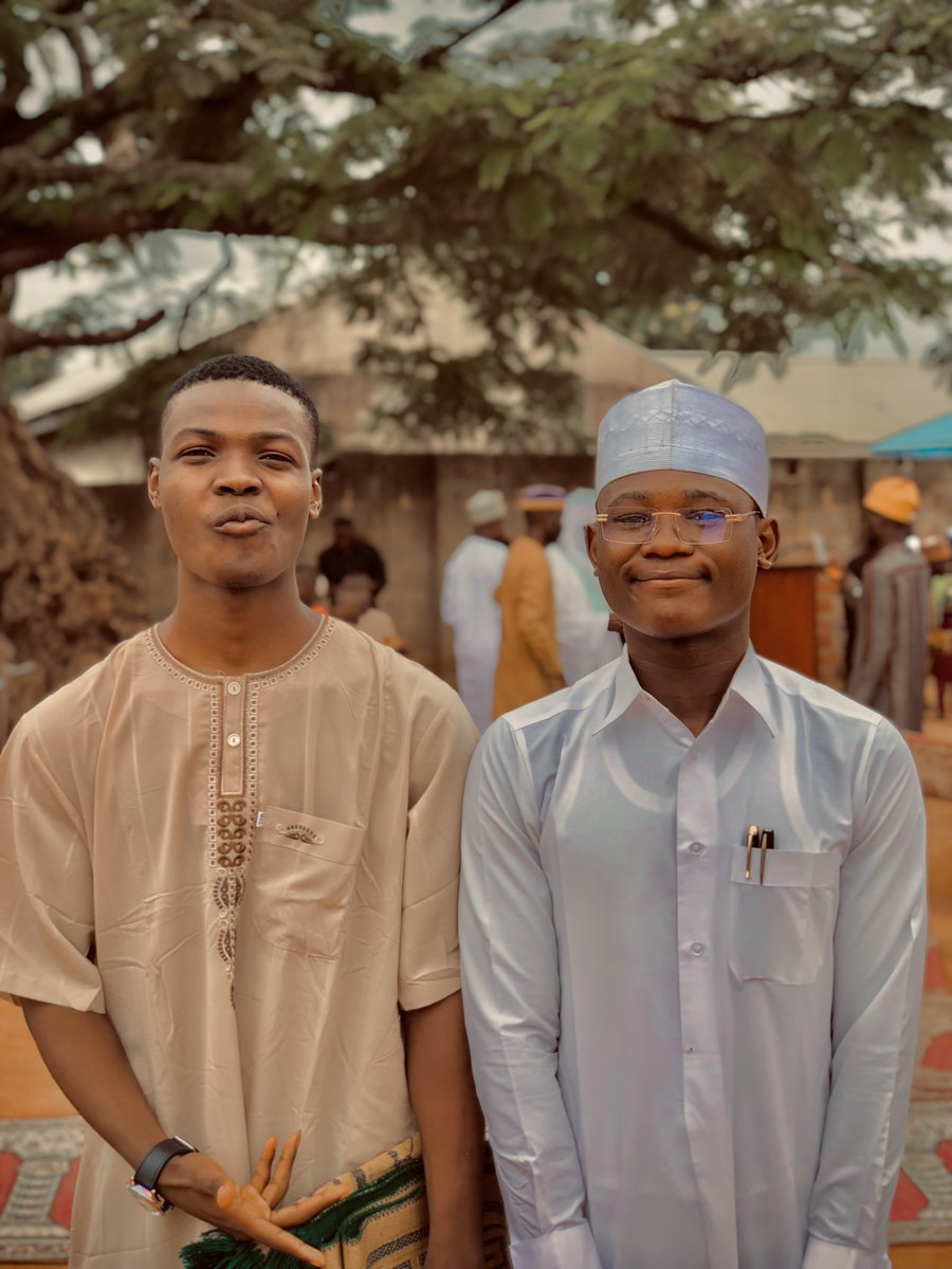larriofficial_'s tweet photo. Eid Mubarak ✨🧡🤍 https://t.co/yatht25wdC