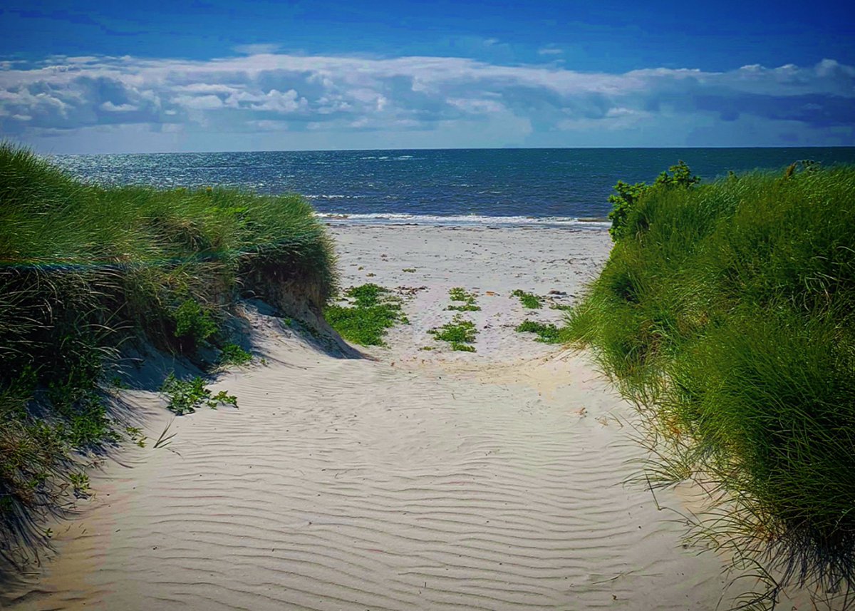 White sand,sun & blue ocean ❤️

#SummerVibes #StormHour #oceantime #mentalhealth  
#seatherapy 
#ThePhotoHour #bluemind #jefinuist #OuterHebrides #Scotland
