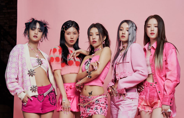 AboutMusicYT's tweet photo. The best kpop songs of 2023 (via NME):

(G)I-DLE - Queencard
aespa - Welcome To My World
FIFTY FIFTY - Cupid
Fromis_9 - Attitude
IVE - I Am
Kai - Rover
Kard - Icky
LE SSERAFIM - Eve, Psyche and the Bluebeard’s Wife
Lee Chaeyeon - Knock
Limelight - Honestly
NCT DOJAEJUNG - Perfume
NewJeans - OMG
SEVENTEEN - Super
tripleS - Rising
TXT - Tinnitus