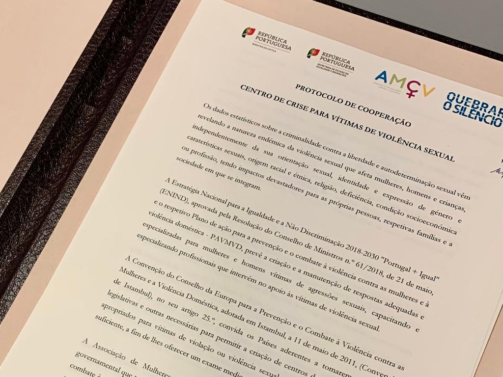 justica_pt's tweet photo. O Governo, através da Ministra da Justiça e da SE da Igualdade e Migrações, renovou o protocolo de cooperação com a @SilencioQuebrar  e a #AMCV, para o atendimento e acompanhamento psicológico e apoio psicossocial individual a vítimas de violência sexual independentemente do sexo https://t.co/pV7P8KByuc
