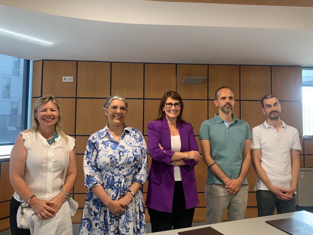 justica_pt's tweet photo. O Governo, através da Ministra da Justiça e da SE da Igualdade e Migrações, renovou o protocolo de cooperação com a @SilencioQuebrar  e a #AMCV, para o atendimento e acompanhamento psicológico e apoio psicossocial individual a vítimas de violência sexual independentemente do sexo https://t.co/pV7P8KByuc