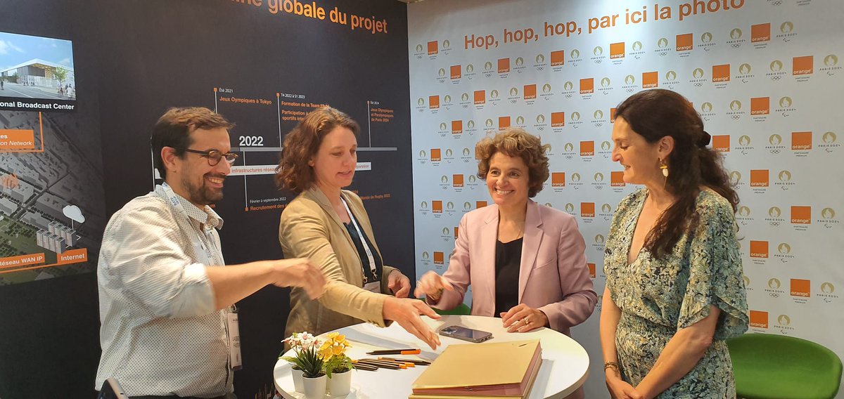OrangeIDF's tweet photo. @salon_amif En présence de Laurence Thouveny, signatures de nouvelles conventions numériques, table ronde autour de la #cybersécurité et animation par Faustine Calverin de #Beesk d'une conférence sur l'#antigaspillage.
#FemmesEntrepreneuses @AMIF_asso https://t.co/9LZf1lTAx7