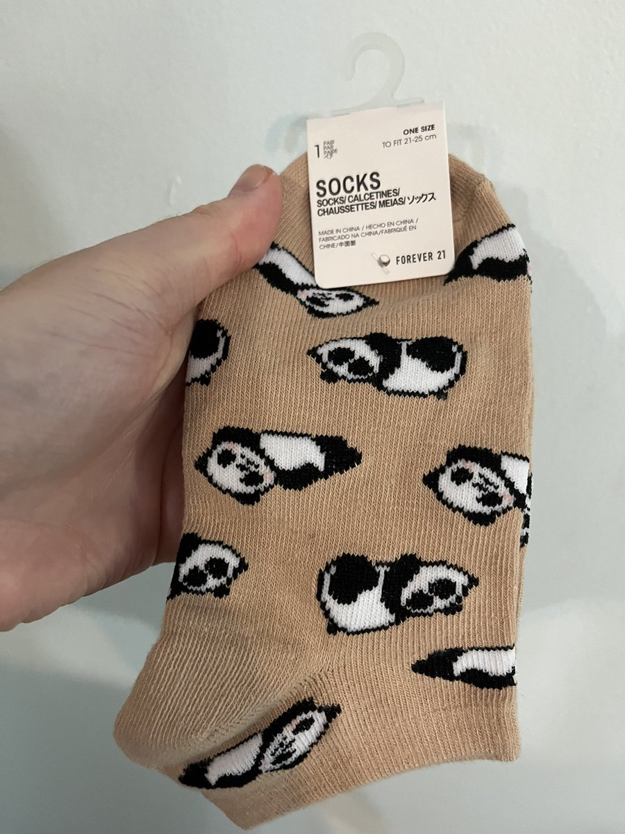 _FlowerInMyHair's tweet photo. Fresh new pair of boo boo socks @laurDIY @JeremyMichael22 @wildtil9 https://t.co/IPlCjZkt0l