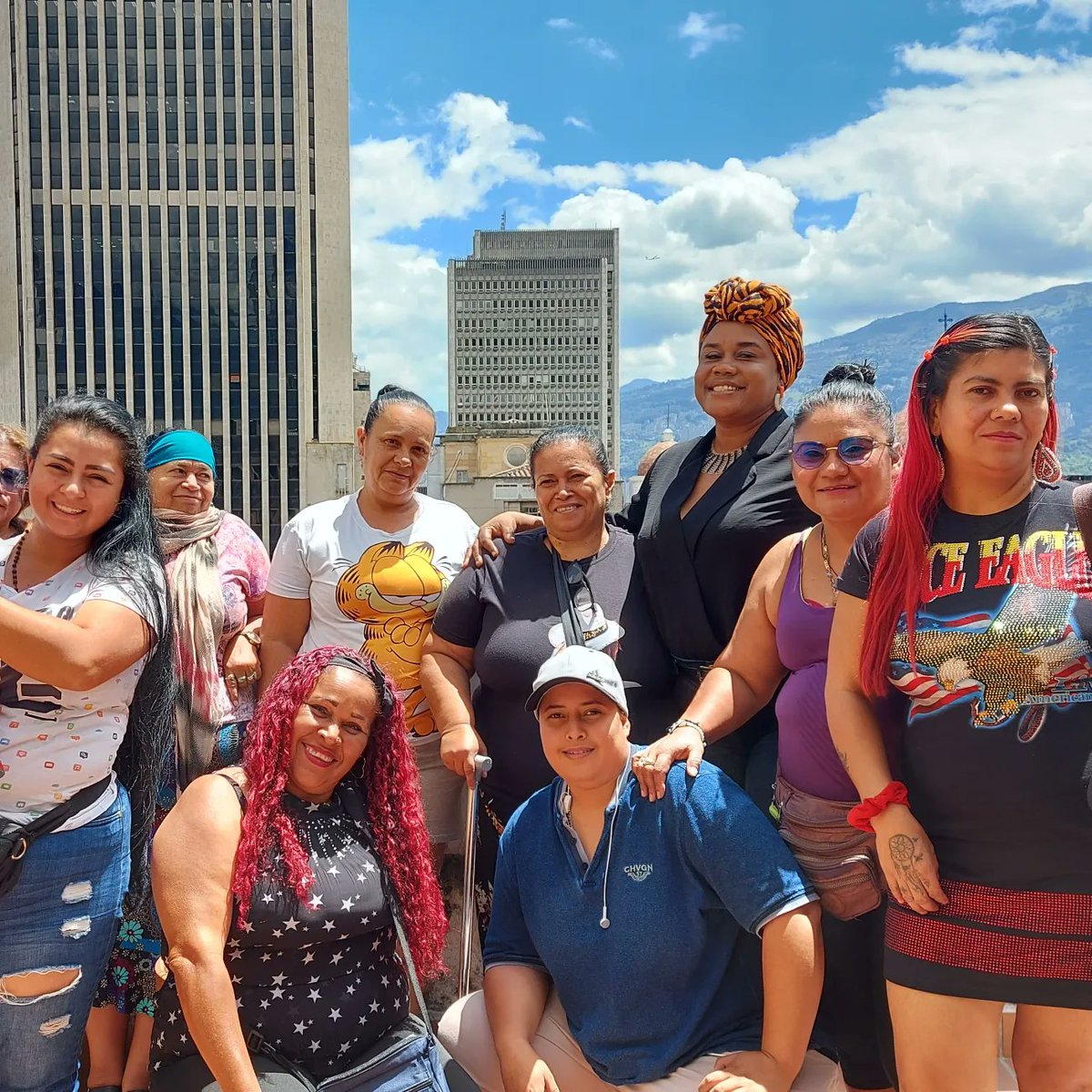 La_Tintera's tweet photo. Las compañeras de @UtrasdSindicato nos compartieron su experiencia de 10 años.

 Entre mujeres nos cuidamos y nos enseñamos a resistir y a exigir nuestros derechos. 

No se alcanzan a imaginar todo lo que las tinteras aprendimos de nuestras amigas, las trabajadoras domésticas 💜 https://t.co/yfJiWXi1g4