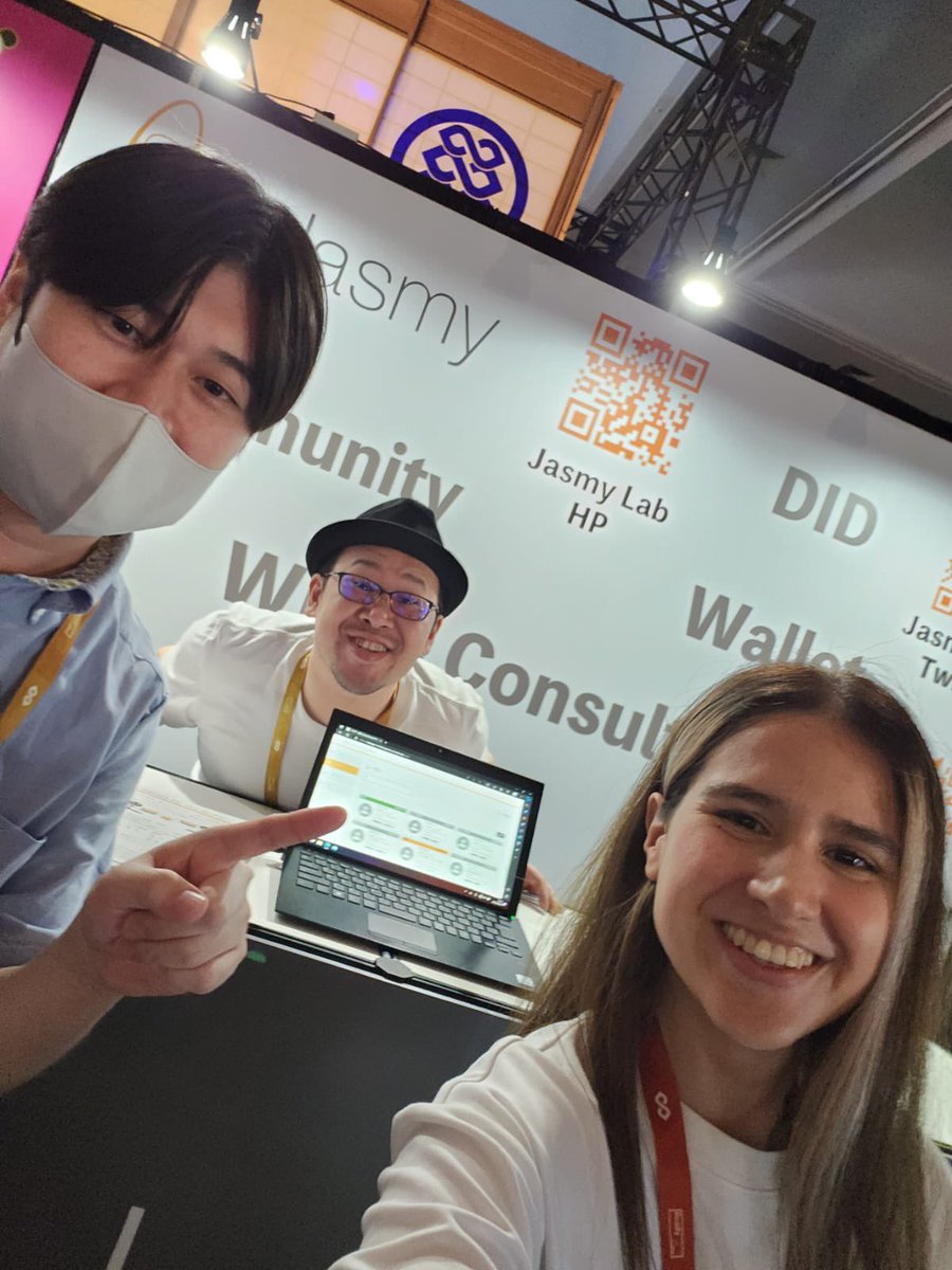 @techdetech @MelanieKrystell @granmetanoia at @JasmyMGT booth!! Viva Mexico!! @CaptainJasmy @JasmyUS @JasmyCryptoInfo @Degenaverse Jasmy is the future of Web3 💪