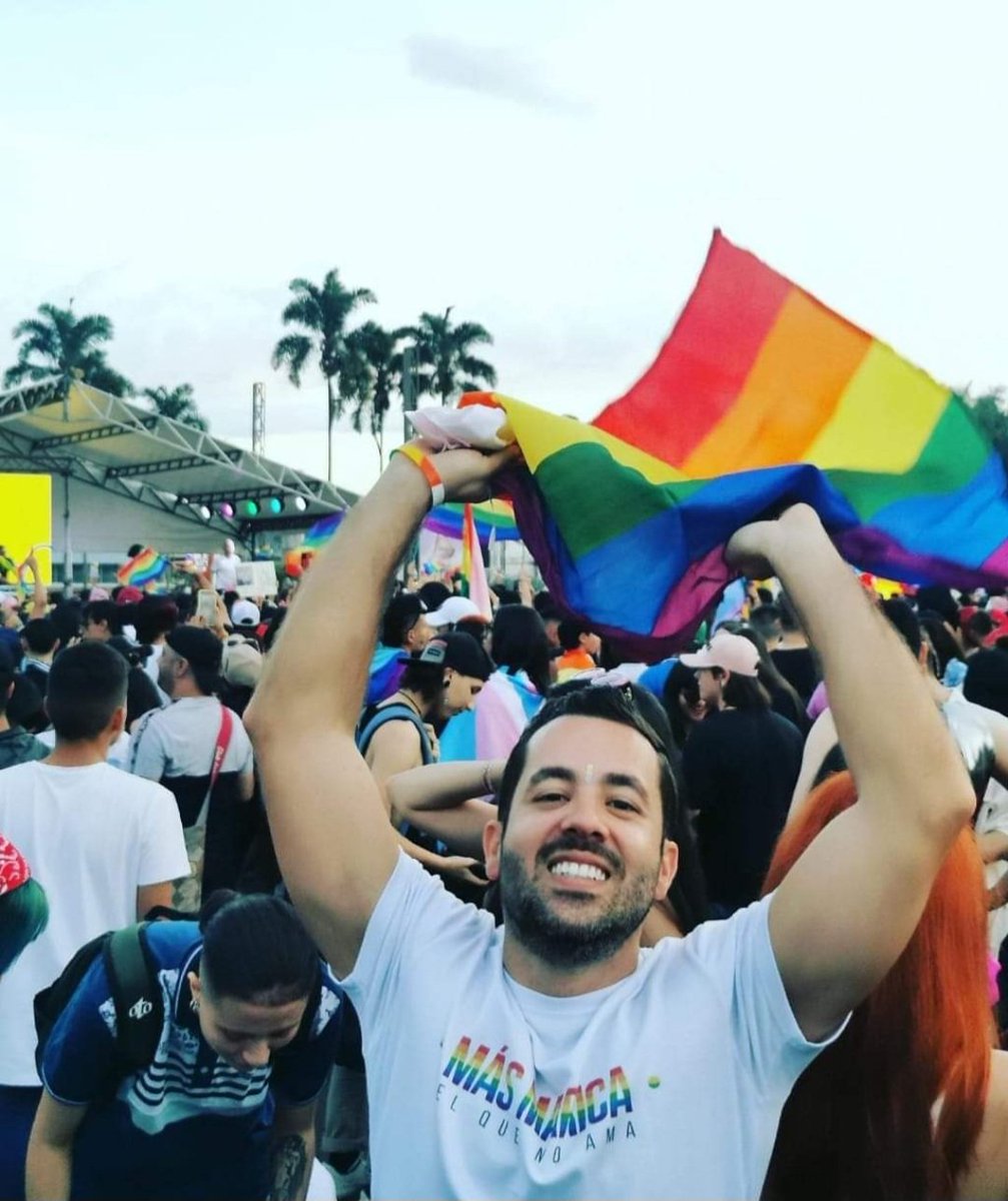 En este Día del Orgullo LGBTIQ+, celebro la valentía de ser uno mismo y amar libremente. Recordemos a quienes lucharon por nuestros derechos y brindemos apoyo a las nuevas generaciones. ¡Unidos por la igualdad y el amor sin límites! 🌈❤️🏳️‍🌈 #Orgullo2023 #Pride #NadaQueCurar'