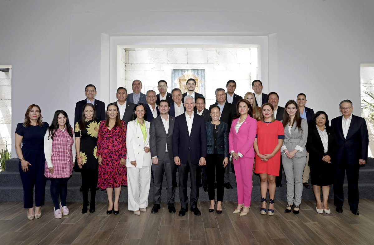 Me dio mucho gusto reunirme con las diputadas y los diputados del Grupo Parlamentario del PRI, con quienes hemos trabajado juntos para apoyar a las familias mexiquenses.