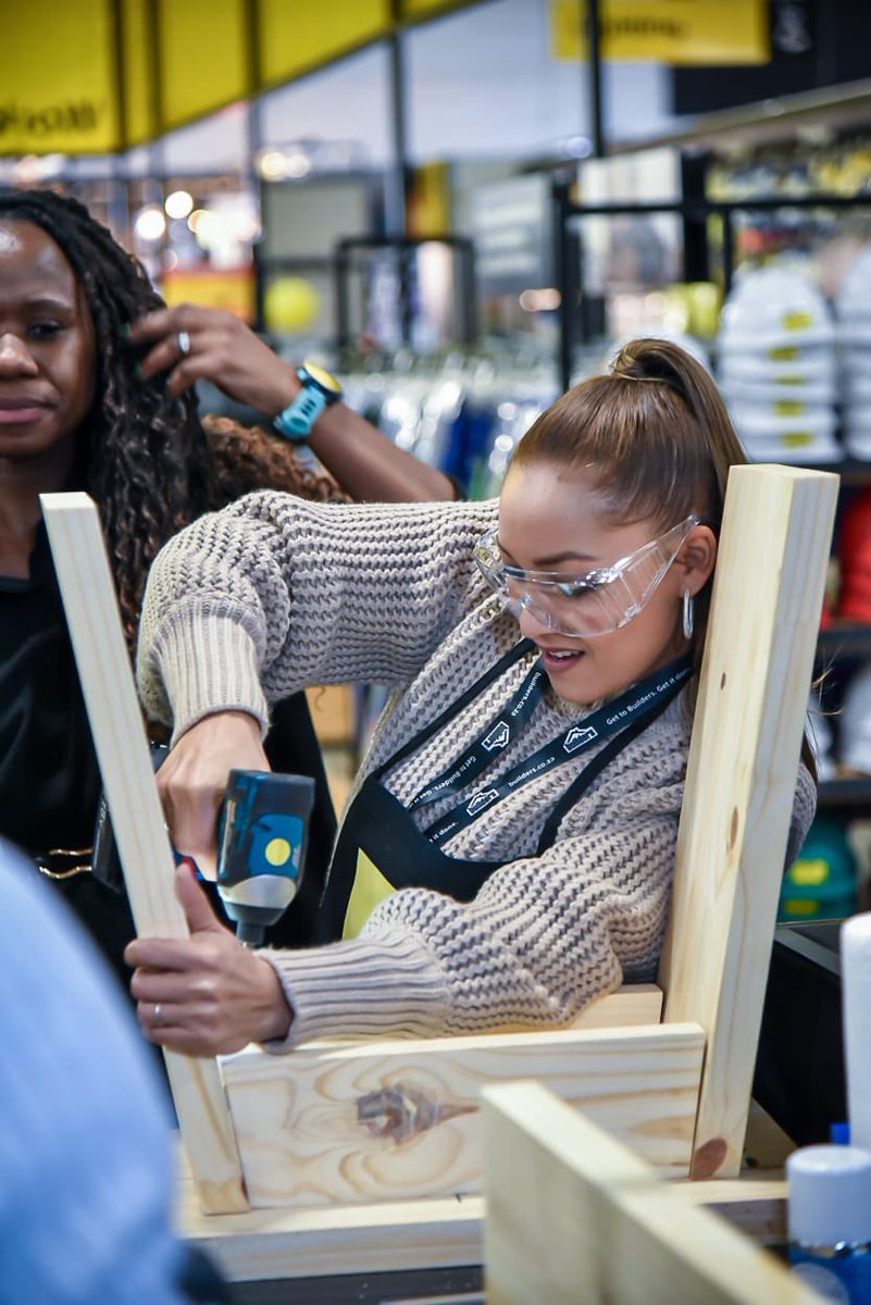 BuildersSA's tweet photo. With a tool in hand, the possibilities are endless 🧰🛠️ #BuildersDIYLab #DoItYourWay #HeresToHome https://t.co/qTuVolPs4Z