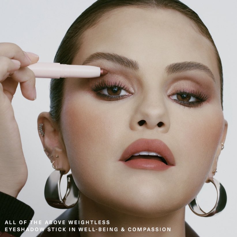 Selena Gomez Via Sephora. Stuns in new photos 🤩🤩 And can we talk about her smile 🥹 so beautiful @selenagomez @SelenaFanClub #SelenaGomez #RareBeauty