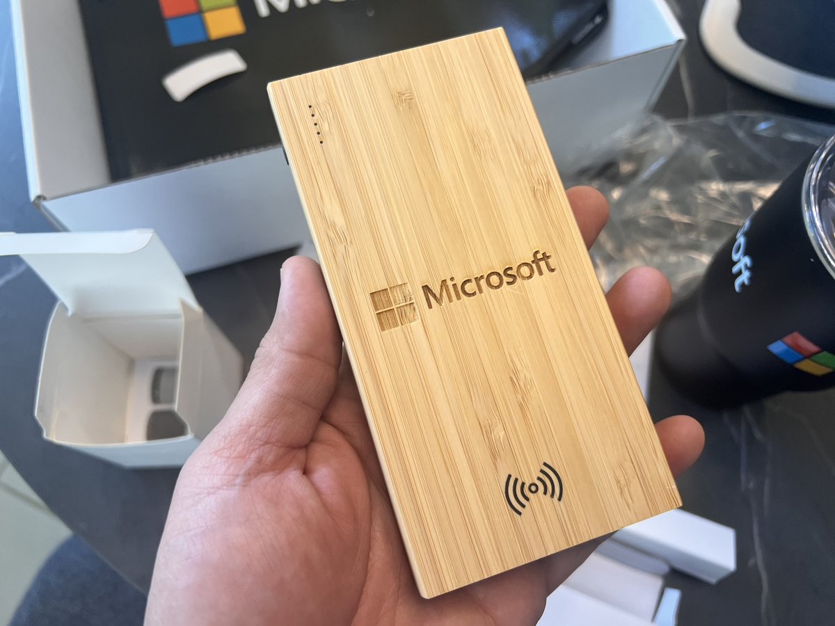 Received this unexpected FedEx delivery today. Thank you <a href="/Microsoft/">Microsoft</a> for the surprise box of goodies! 🥰👌🙏🏻

<a href="/MSPowerPlat/">Microsoft Power Platform</a> #community #Poweraddicts #PowerPlatform