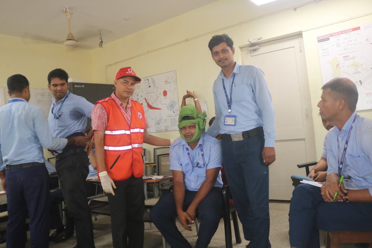 laxmandway's tweet photo. Professional First Training to the employees of Biju Pattnaik International Airport employees.
26-28June 2023.
#firstaidtraining
#firstaid
Indian Red Cross Society
International Committee of the Red Cross
International Federation of Red Cross and Red Crescent Societies https://t.co/LhKMfU93wP